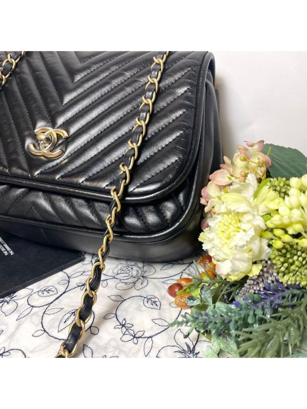 Chanel 2-Way Chevron Chain Shoulder Bag - Picture 4 of 15